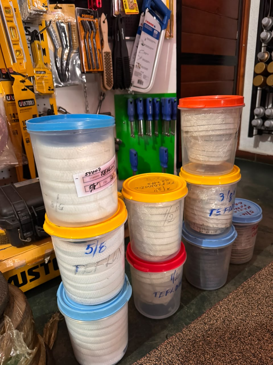 Braided PTFE packing sorted by size at Ferrearca, El Tigre