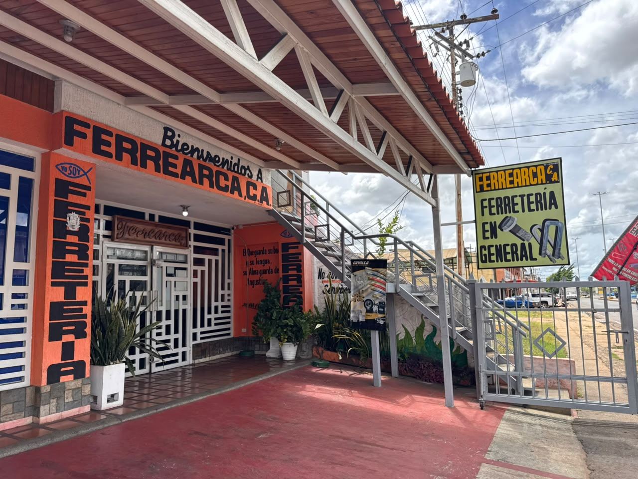 Ferrearca storefront on Av. España, El Tigre