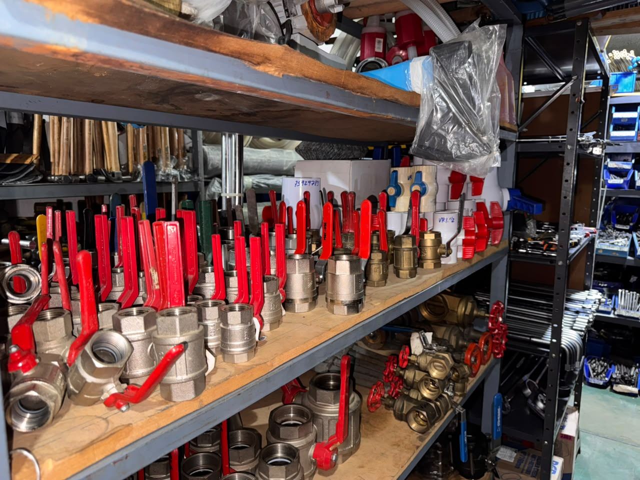 Shut-off and ball valves at Ferrearca, El Tigre